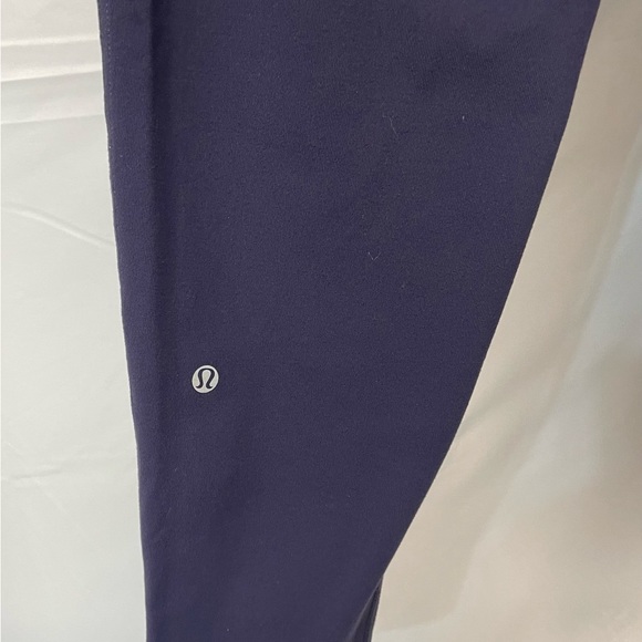 Women’s Size 4 Lululemon cropped slacks (navy) - Picture 6 of 9